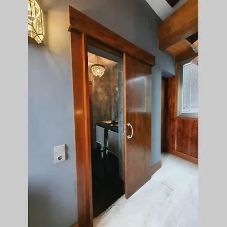 Atico Singular En El Centro Histórico. Apartamento