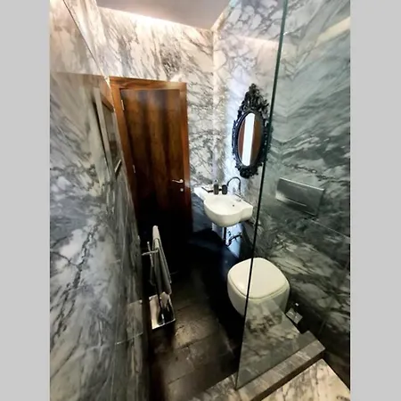 Atico Singular En El Centro Histórico. Apartamento *